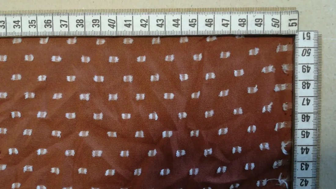 Kahverengi Zemin Üzerine Beyaz Puantiyeli Viskon Kumaş, 150 cm