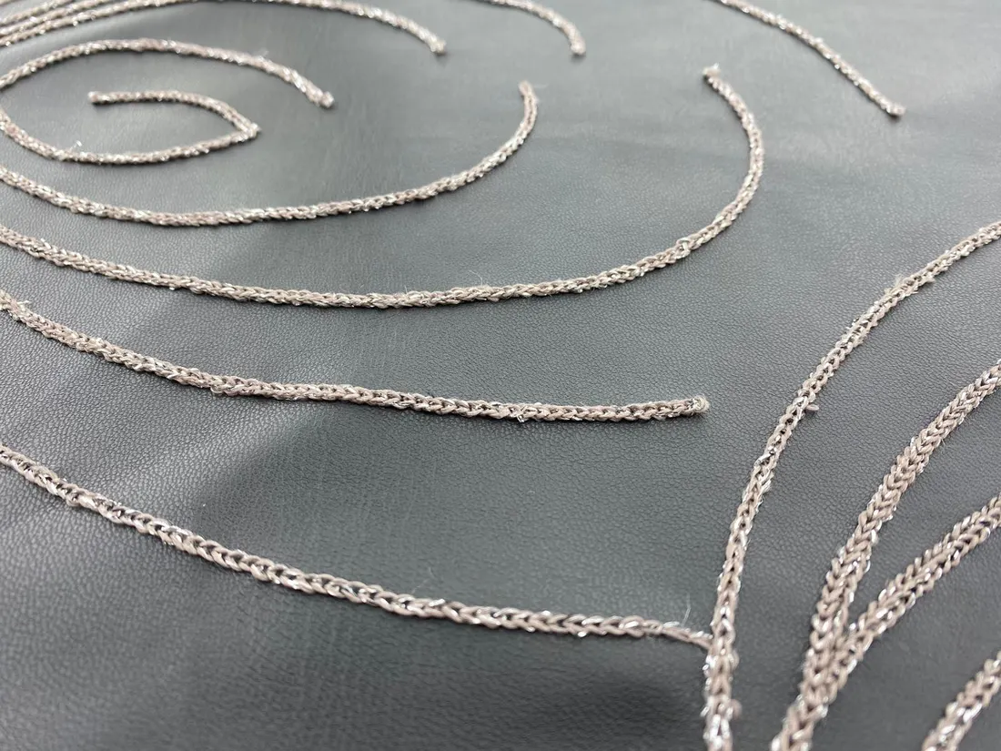 Kumaş · Yerli̇ · Lez · Polyester · Deri̇ · Nakişli · Si̇yah · 150 Cm