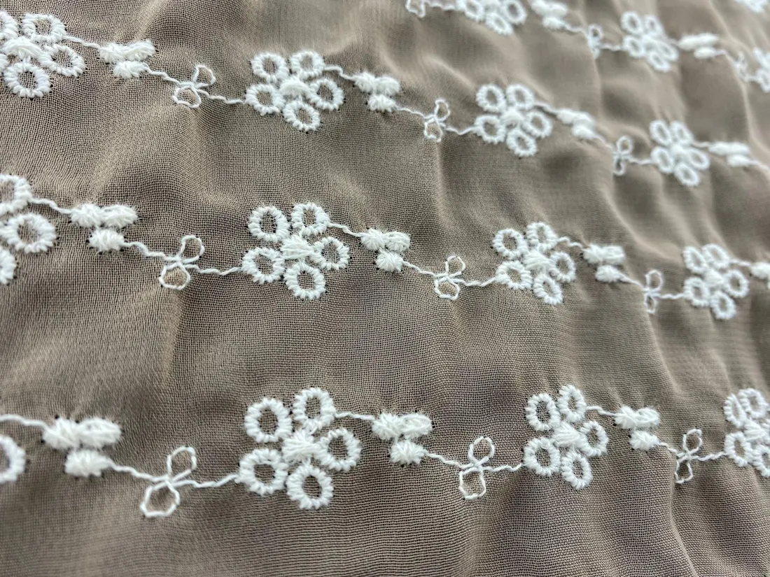 Kahverengi Şifon Üzeri Pamuk Polyester Brode, Yerli