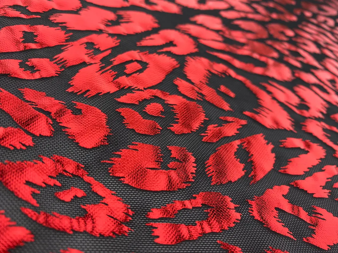 Kumaş · Yerli · Lez · Polyester · Tül Üzeri · Varak Baskı · Leopar · Kırmızı 165 Cm