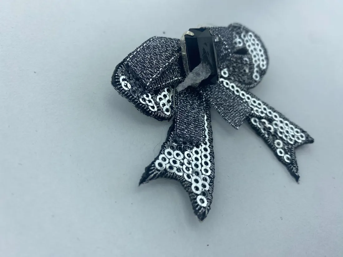 Gümüş Pullu Lurex Broş - 7 cm