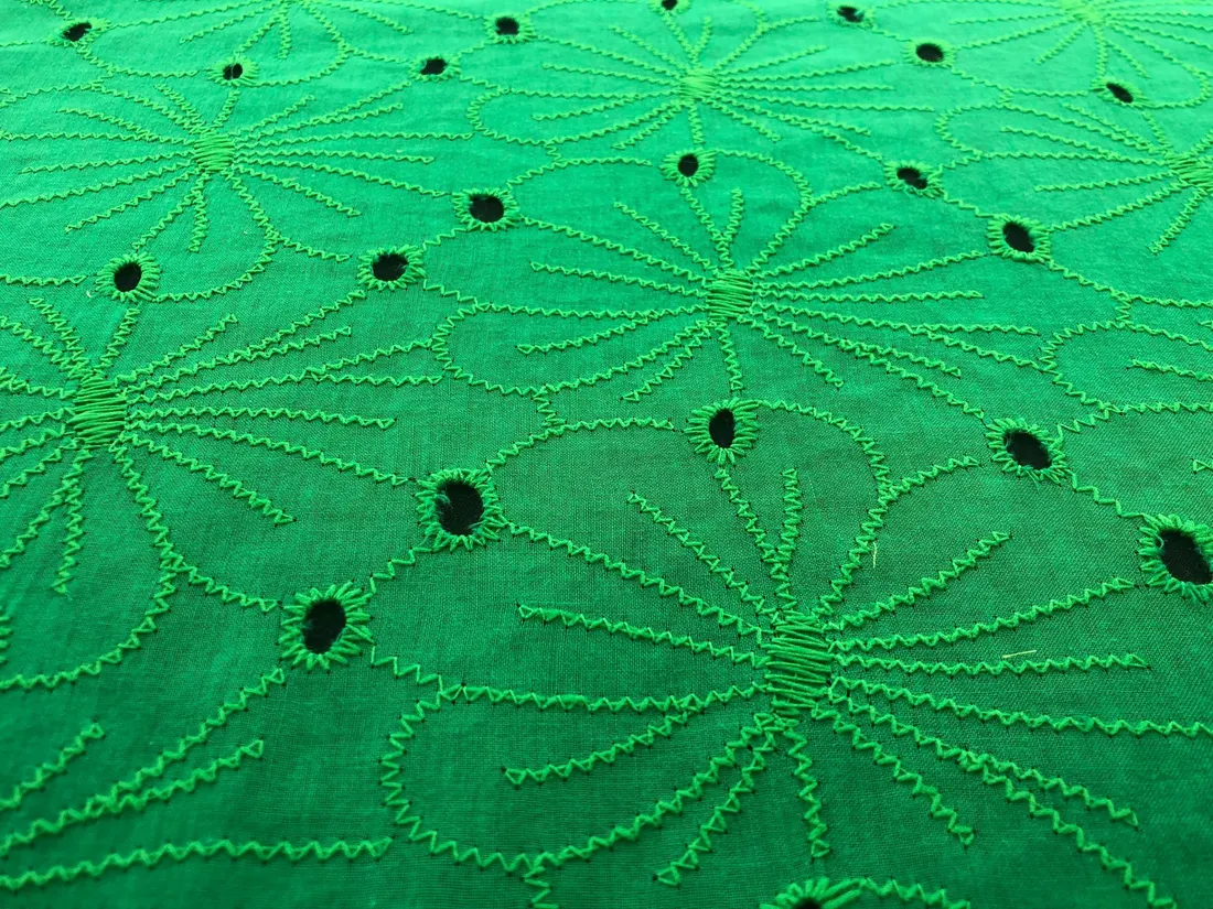 Benetton Yeşili Bohrerli Pamuk Polyester İthal Brode Kumaş