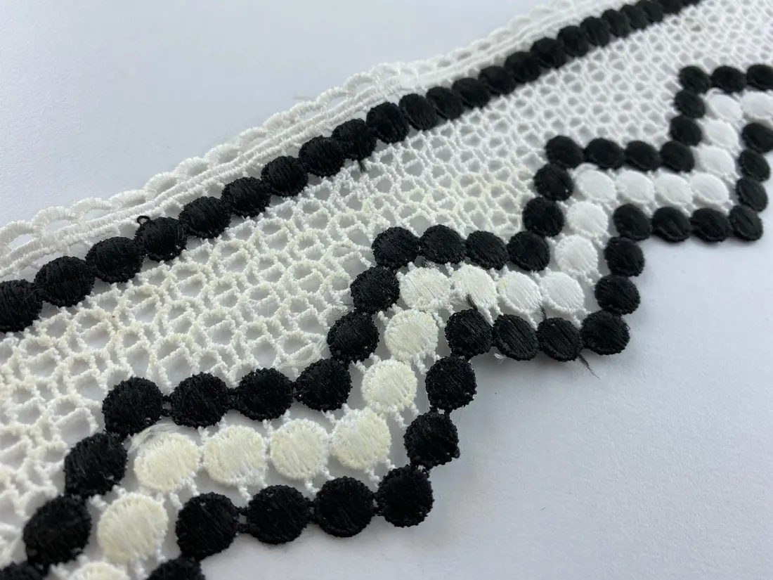 Siyah-Beyaz Mat Polyester Güpür Brode Bant - 8 cm