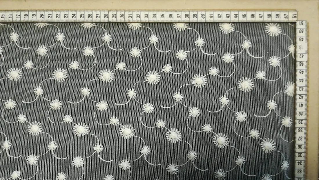 10452 Brode · Yerli · Lez · Tül Üzeri · Mat Polyester · Ham · 140 Cm