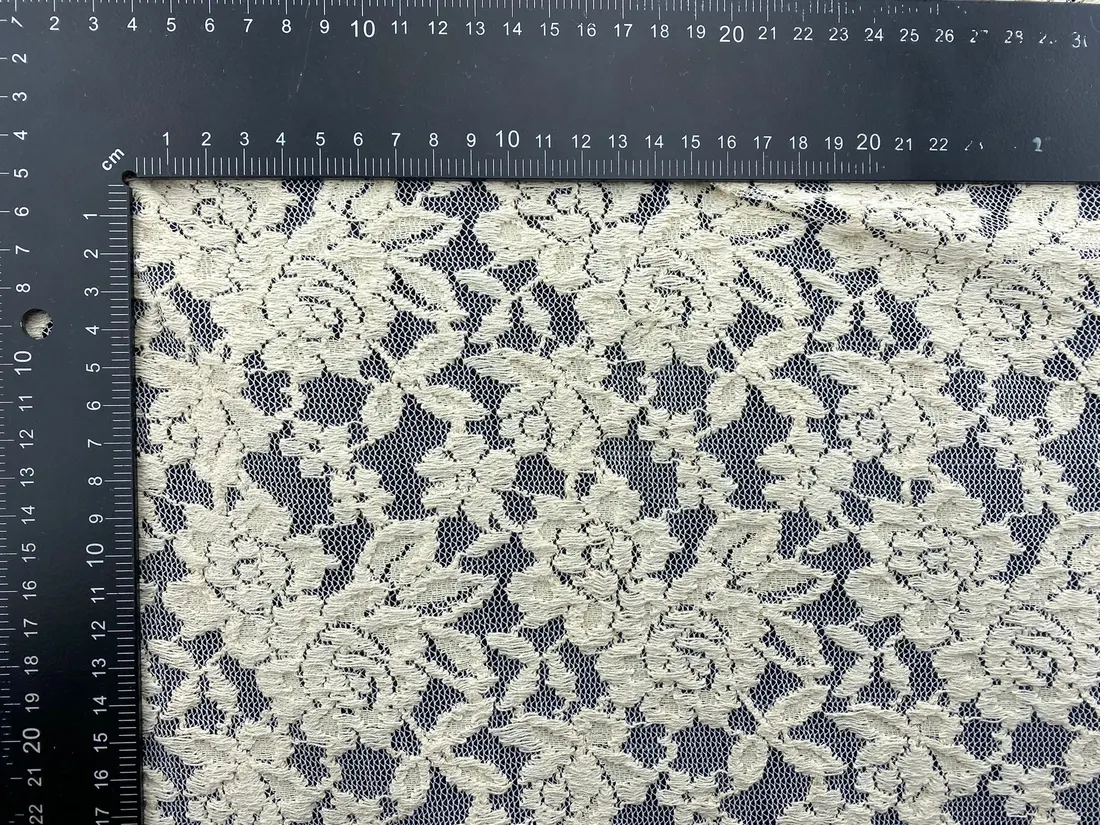 Lekeli Fikse Edilmiş İthal Likralı Dantel
