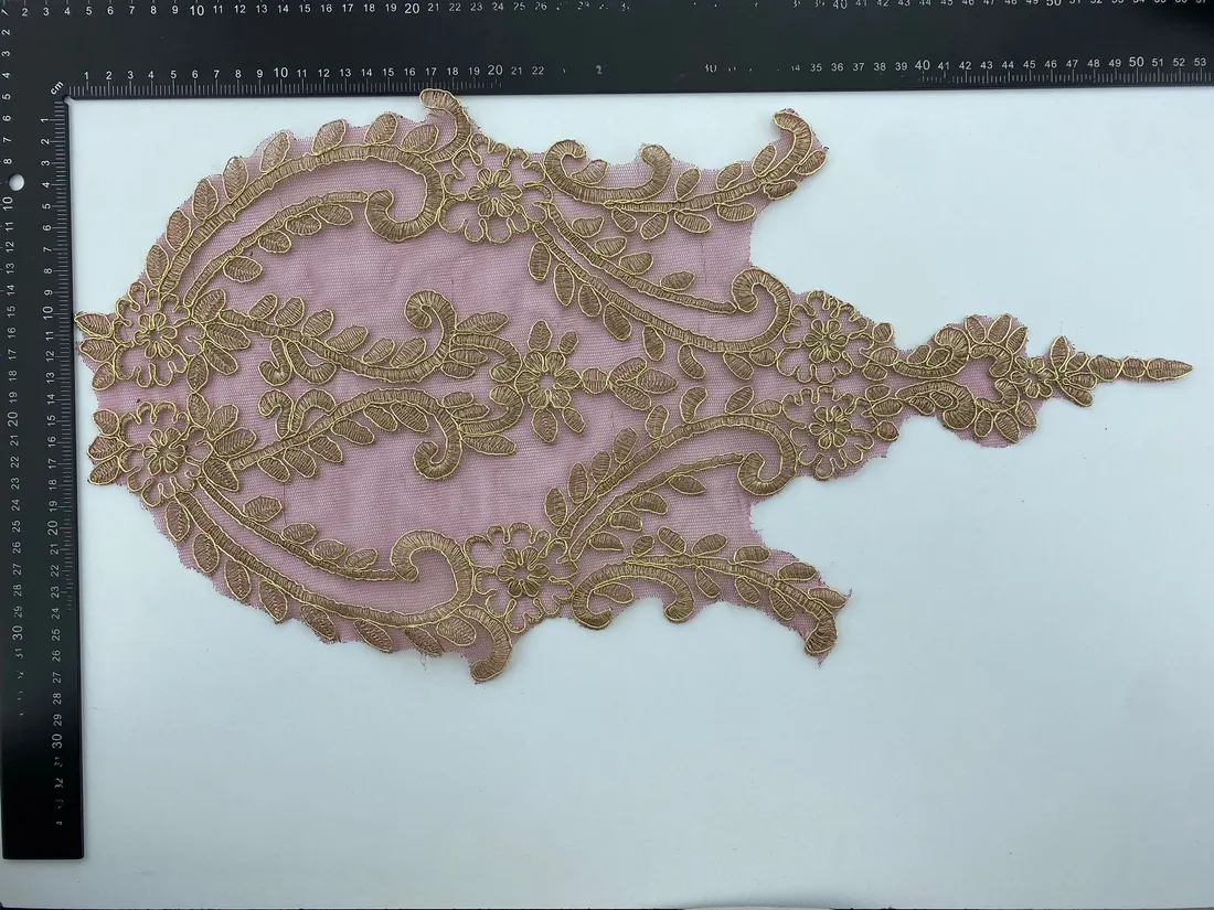 Gold Renk Simli Tül Üzeri Aplik Brode