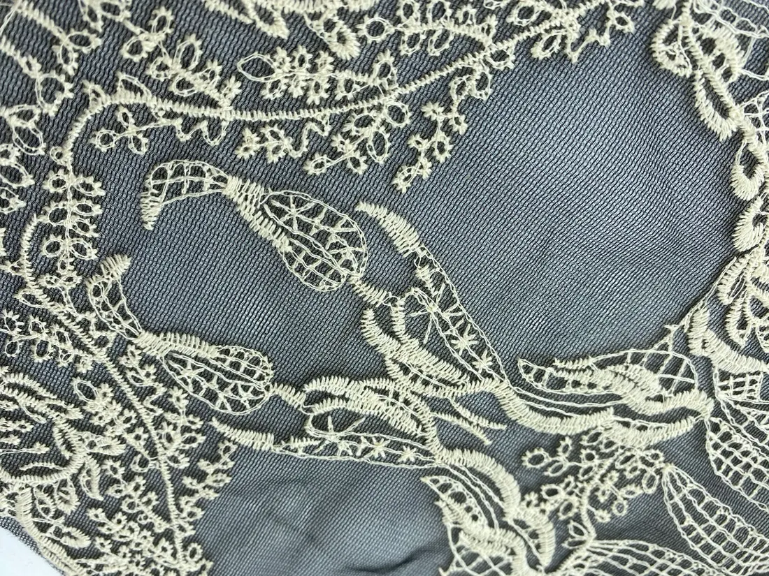Siyah Kuru Kafa Desenli Yaka Bant - 25 cm