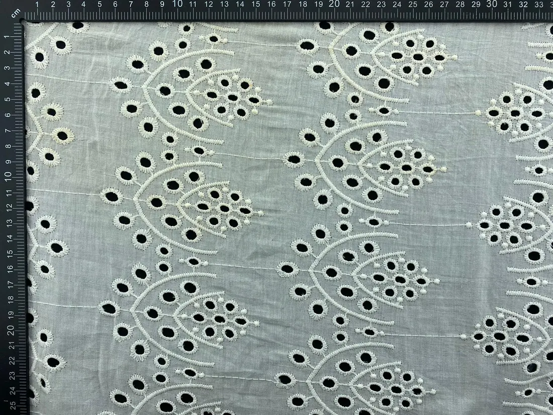Pamuk Polyester Bohrer İşlemeli Kasar Brode, 130 cm