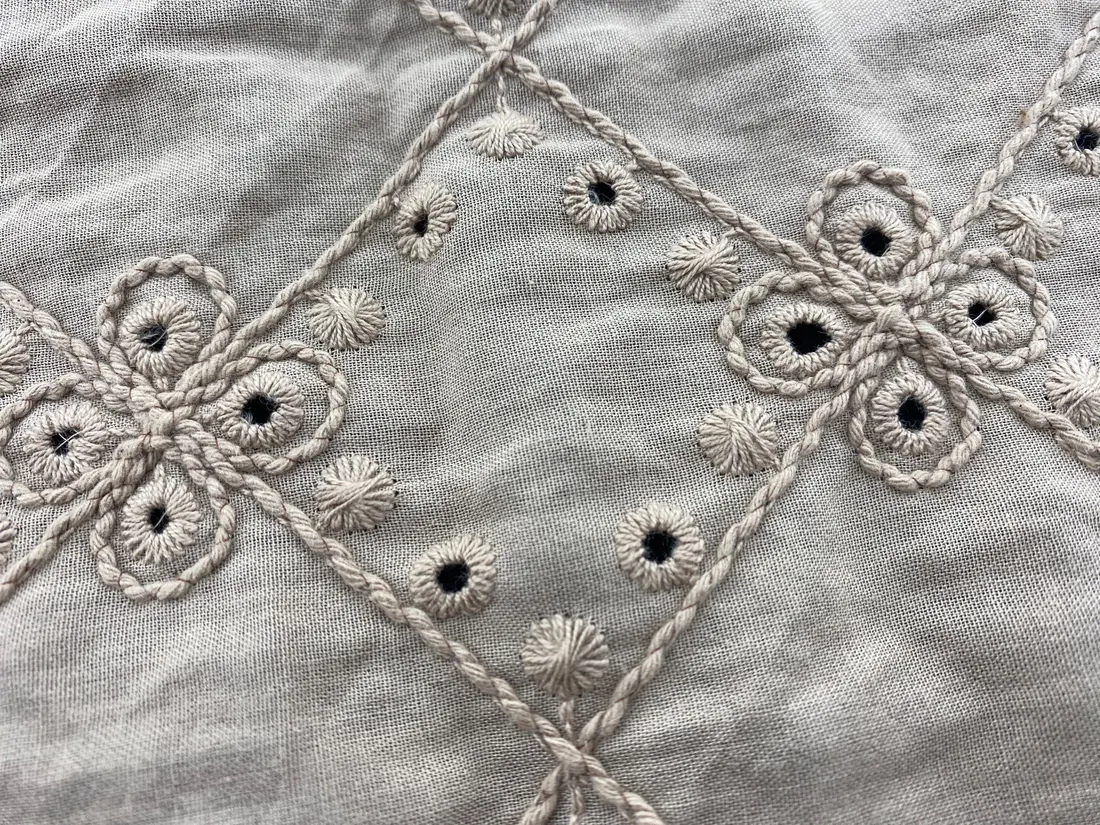 Kahverengi Brode Vual Kumaş Pamuk Polyester - Bohrer Desenli - 135 CM