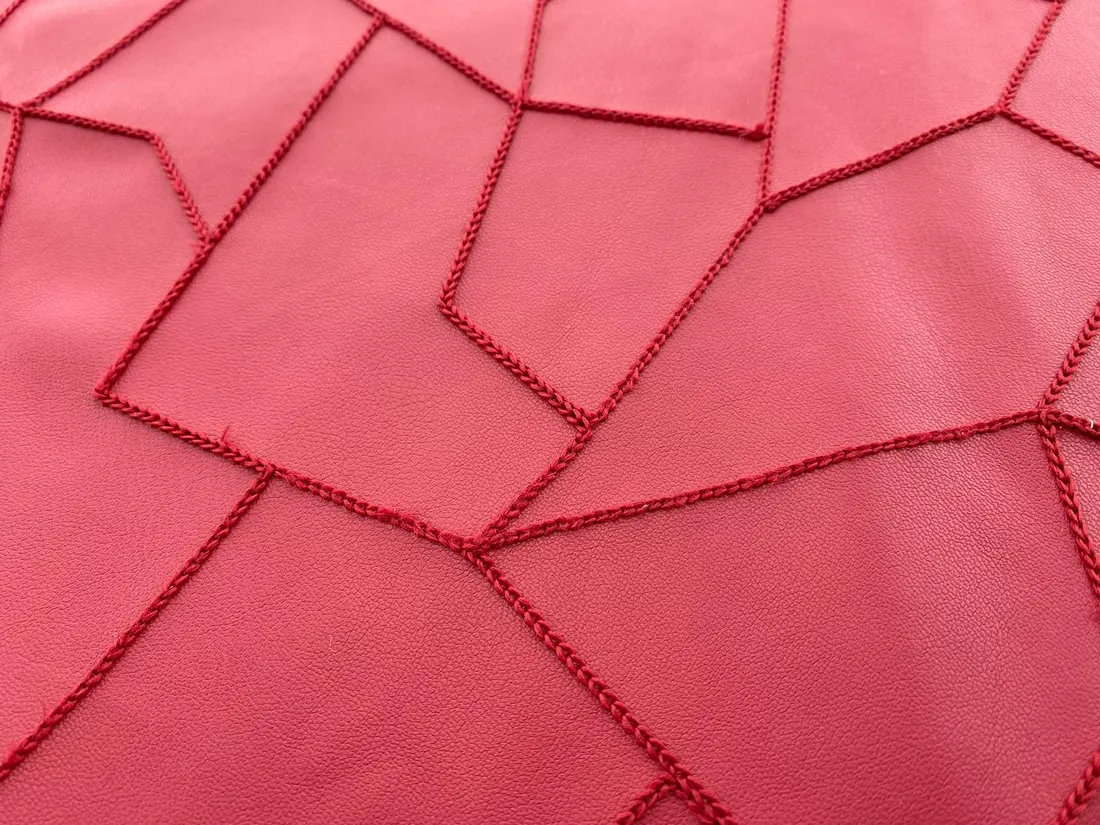 Kumaş · Yerli · Lez · Polyester · Deri · Nakışlı · Kırmızı · 150 Cm