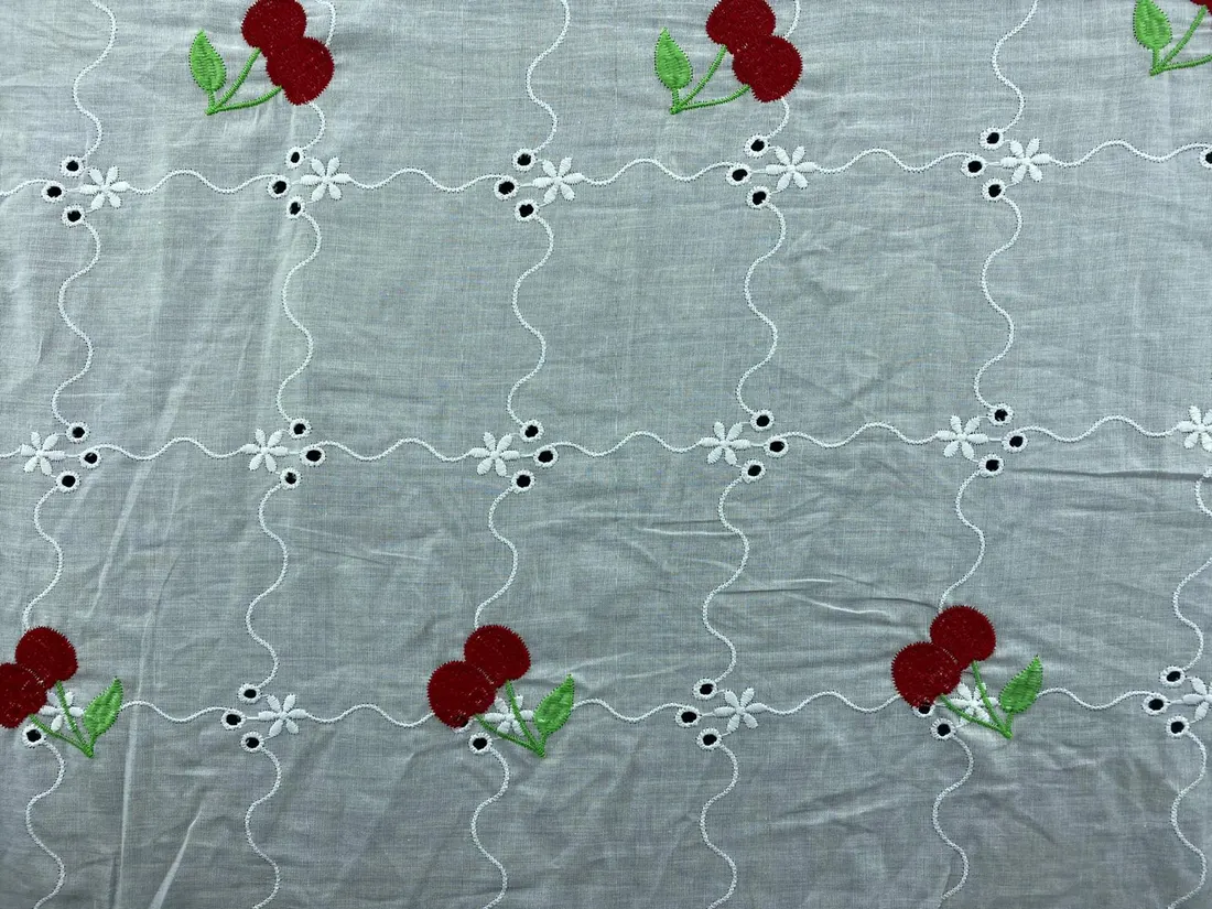 Kırmızı-Yeşil Çift Çiçek Nakışlı Kasar Brode Kumaş - 135 cm